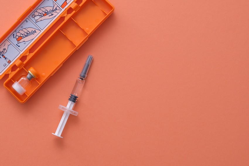 Súlyos, elhúzódó hipoglikémia esetén a diabéteszes beteg elveszítheti az eszméletét, így nem lesz képes a szénhidrátpótlásról gondoskodni. A glukagon viszont életet menthet, így fontos, hogy a cukorbetegek hozzátartozói ismerjék.