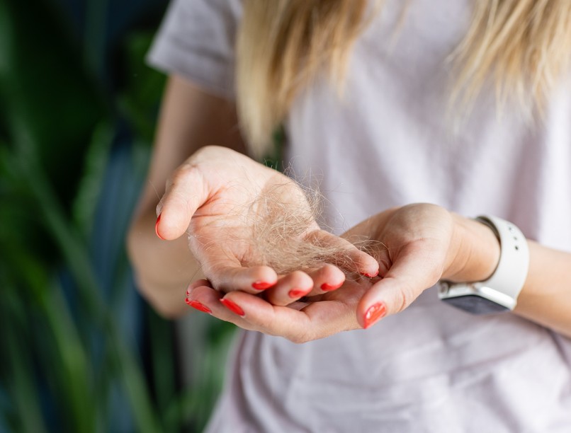 miért hullik a hajam betegség, rossz szokás