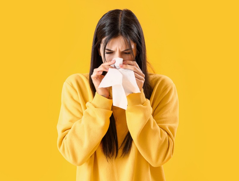 nő tüsszent lárva orr