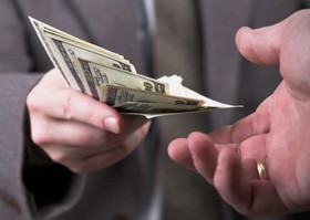 A pénz tényleg nem boldogít...!