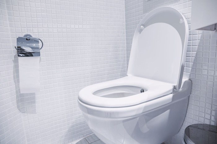 Miért dobnak egyre többen jeget a WC-be? Meglepően hasznos háztartási trükk lehet