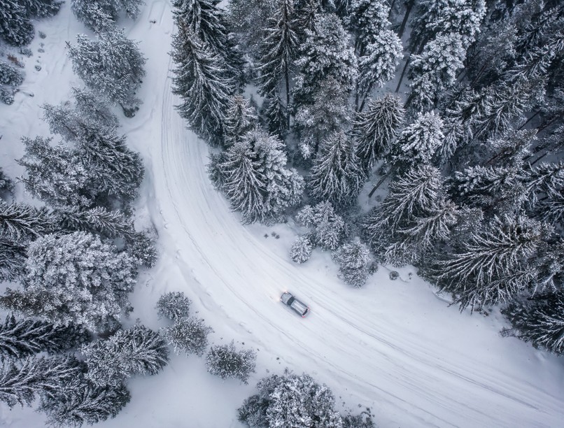férfi túlél hó autó iglu hatás
