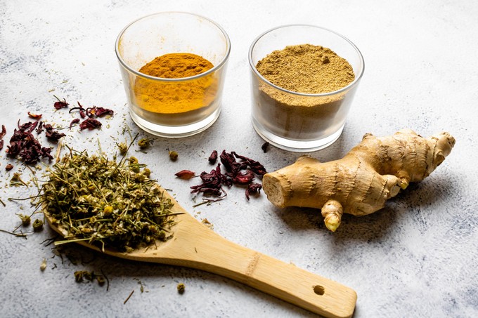 Gyulladás a szervezetben: ezek a gyógynövények természetes módon segíthetnek című cikk nyitóképe