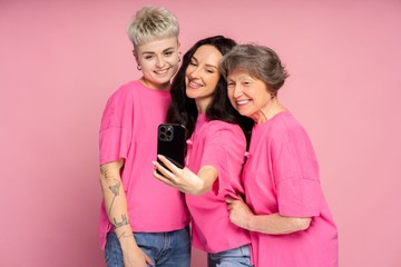 Fiatalon mellrákkal: nők, akik nem adták fel - így talált reményt és gyógyulást ez a 3 nő a korai kezdetű mellrák után