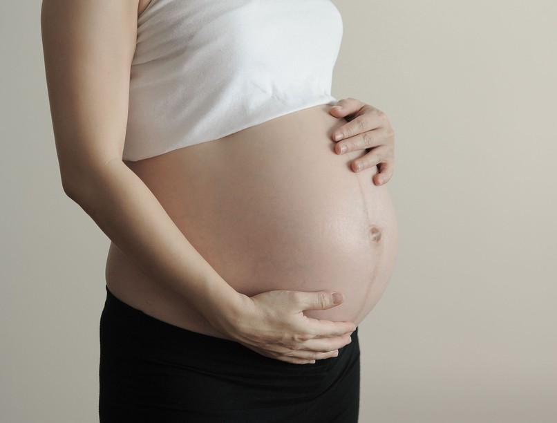 magzatvíz, szivárog, jel, figyel, terhesség