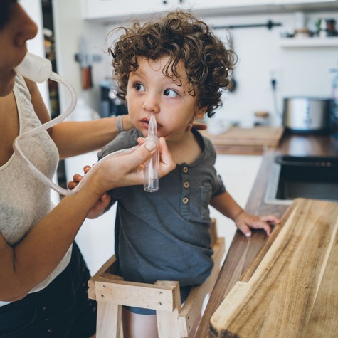 Hogyan lehet rávenni a gyereket, hogy engedje az orrszívást, és az orrspray-t? Az orvos válaszol című cikk nyitóképe