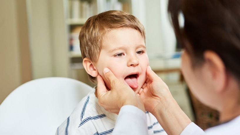 skarlát szövődményei málnanyelv antibiotikum középfülgyulladás
