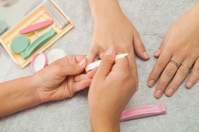 Műkörmözéstől károsodott körmök: 30 perc alatt csodákra képes a  japán manikűr! Így működik című cikk nyitóképe