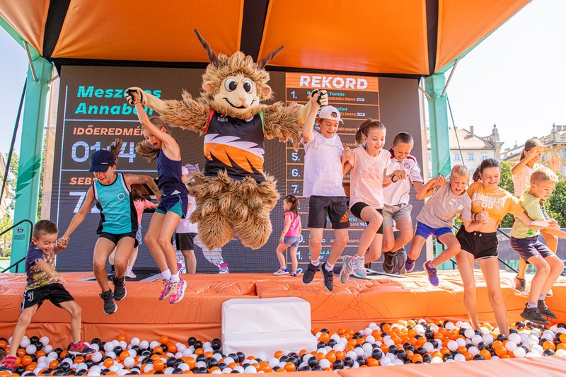 Youhuu berobbant: megtöltötték a rajongók az atlétikai vb szurkolói zónáját