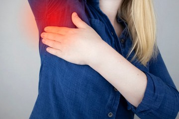 Csomó a hónaljban: mellrákot jelez, vagy ártalmatlan nyirokcsomó-megnagyobbodást?