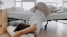 Nehezen alszik el? Egyre többen esküsznek a "csótánygyakorlatra" című cikk nyitóképe