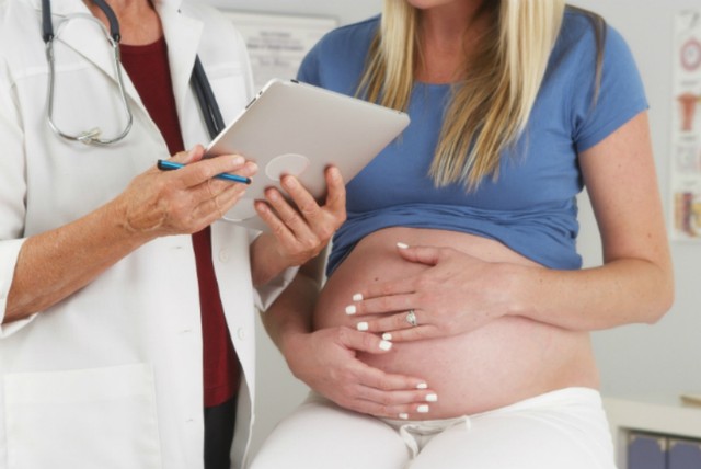 Attól hogy várandós, még gondolhatna többet a hüvelyére! (x)