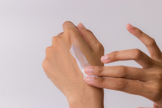 A jódos kézkrém kiválthat szédülést és torokkaparást? Az orvos válaszol