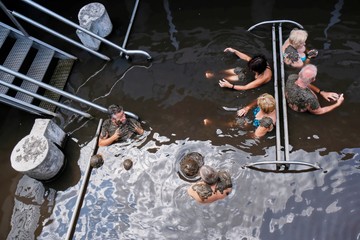 A hévízi gyógyiszap a Hévízi-tó fenekén található tőzegiszap, amely gazdag szerves anyagokban (huminsavak, szerves kén), gyulladáscsökkentő és méregtelenítő hatású, így ízületi, mozgásszervi problémák és bőrbetegségek kezelésére is alkalmas