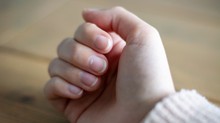Tényleg vitaminhiányt jeleznek a körmön megjelenő fehér foltok? című cikk nyitóképe
