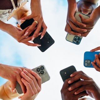 FOMO, az okostelefon-függőség legszorongatóbb oka című cikk nyitóképe