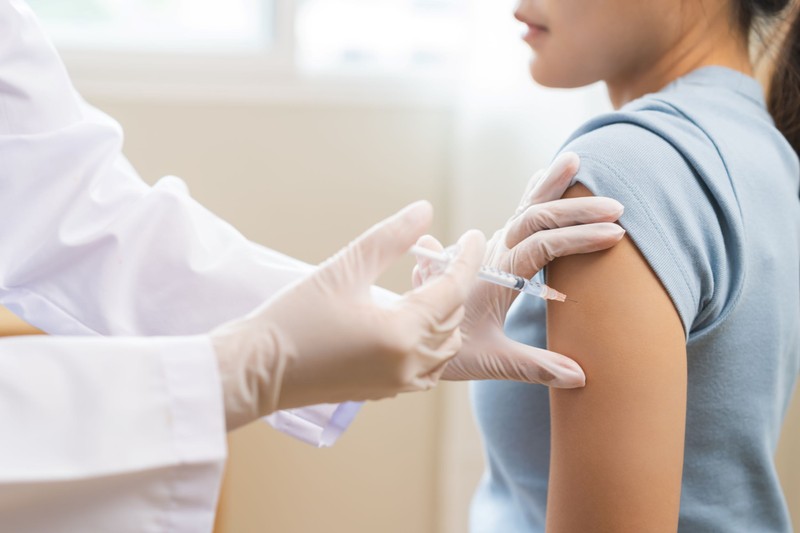 Péntekig lehet igényelni a HPV elleni védőoltást a 7. osztályos gyerekeknek