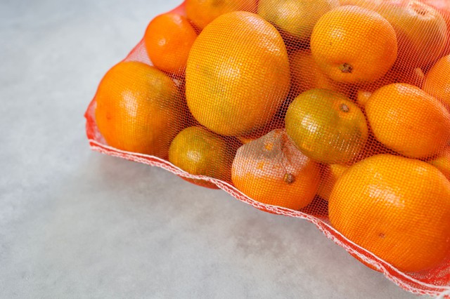 Ha csak egy ilyet is meglát a többi között, inkább dobja ki az egész zsákkal! Semmi jót nem jelent, ha a narancs színe megváltozik