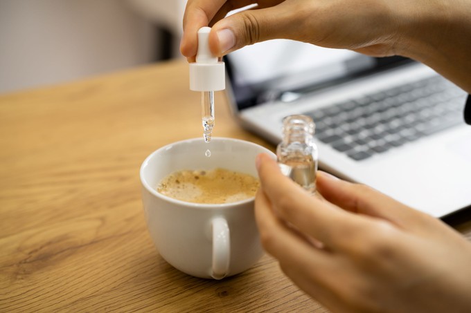 Egy teáskanálnyi a reggeli kávéba, és a haj, bőr úgy fog kinézni, mint a reklámokban - igaz ez az ígéret? című cikk nyitóképe