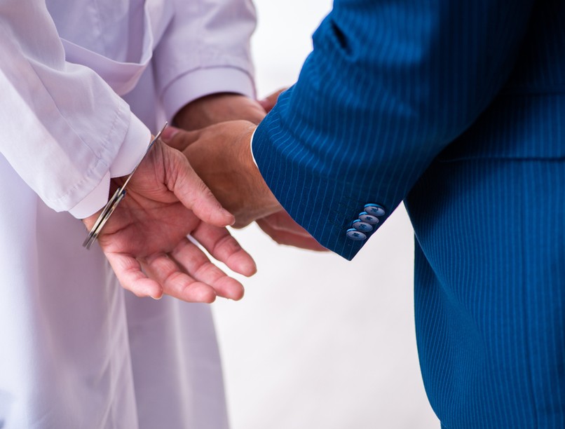 termékbemutató, csalók, egészségügyi vizsgálatok,  szív- és érrendszeri, sürgősségi, fehérköpenyes