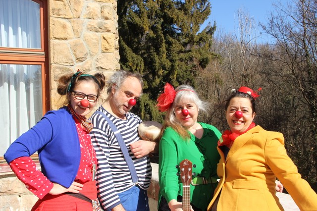 Így segítenek a menekülteknek a Piros Orr bohócdoktorok