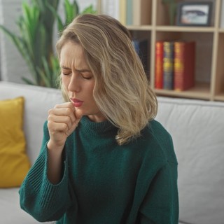 Tüsszögés, köhögés, orrfolyás: nátha vagy allergia okozza? című cikk nyitóképe