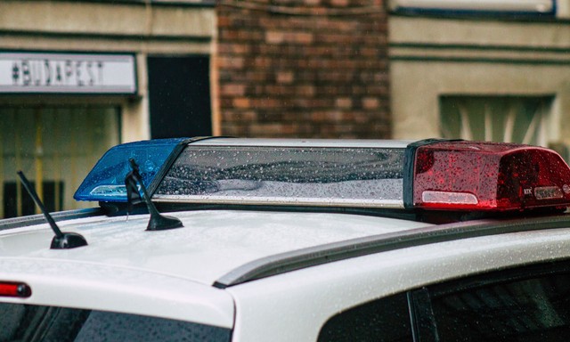 Életmentés: elkeseredett egy nő - utánaugrott a borsodi rendőr