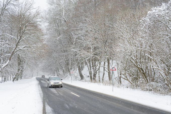 Erre vigyázzon a havas útakon - figyelmeztet a Magyar Közút című cikk nyitóképe