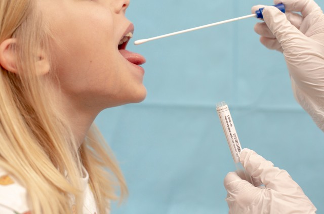 Koronavírus: ezekben az esetekben nem működik a nyálteszt