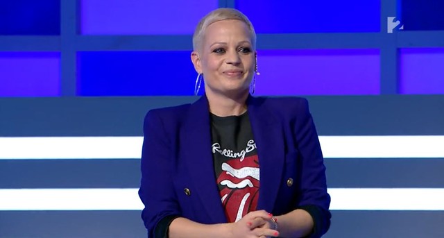 Fresh Andi a mellrák után paróka nélkül állt kamera elé