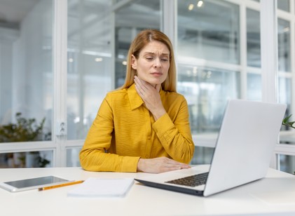 Miért érzünk gombócot a torkunkban nehéz helyzetekben? című cikk nyitóképe