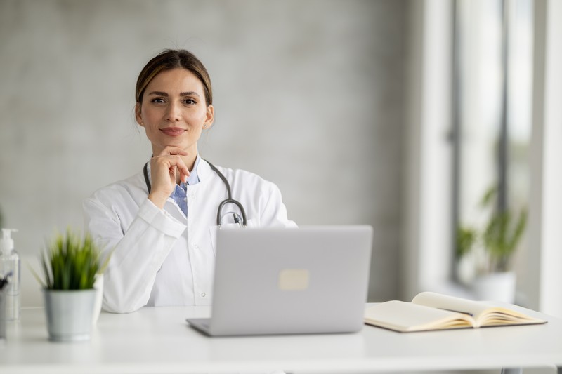 Két legyet egy csapásra: egészségbiztosítások az egészségpénztárból