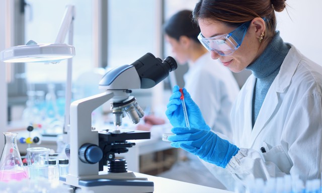 Pécsi és szegedi kutatók jelentős előrelépést értek el a koronavírus vizsgálatában