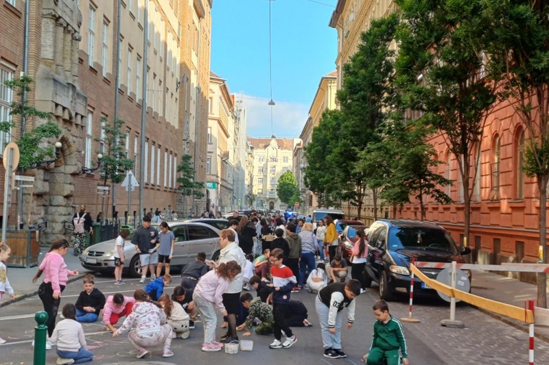 Iskolautcák a gyerekek egészségéért - egyre több a túlsúlyos gyerek