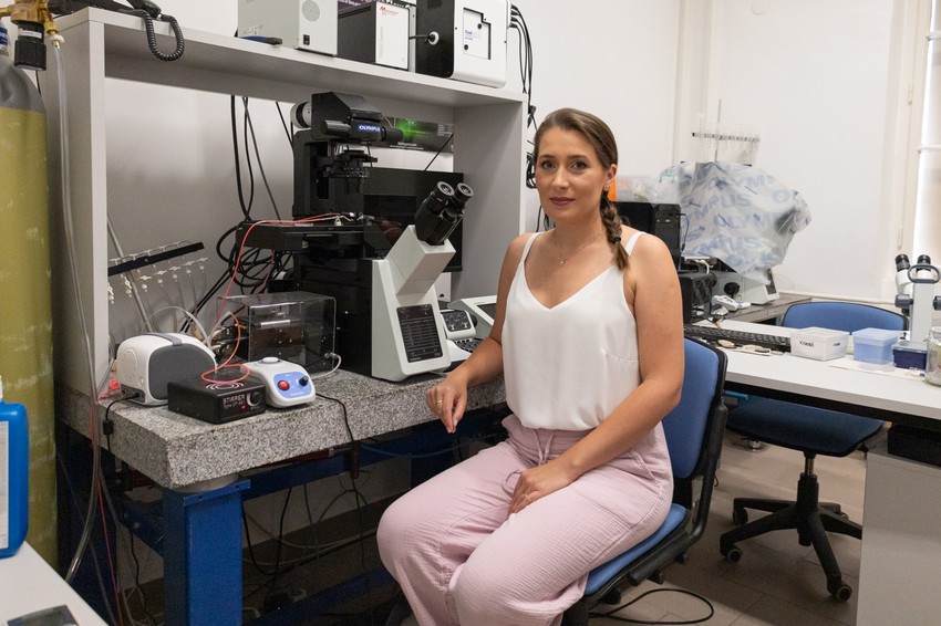 Madácsy Tamara hisz abban, hogy a befektetett munka, idővel meghozza gyümölcsét és nemcsak az oktatás, kutatás és gyógyítás, hanem a különböző tudományterületek előmenetelét is segítheti egy-egy ilyen kutatási eredmény.