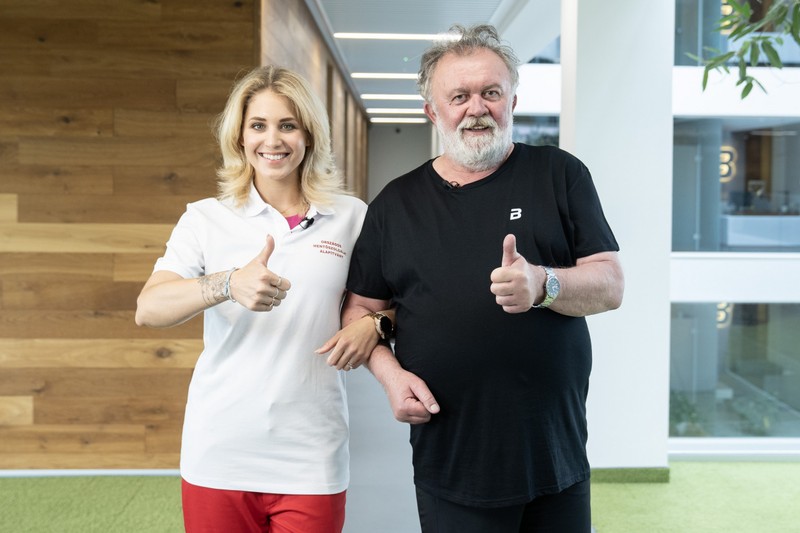 Mentős ruhát öltött Kovács-Nyári Dia és Csuja Imre - fontos ügy mellé álltak