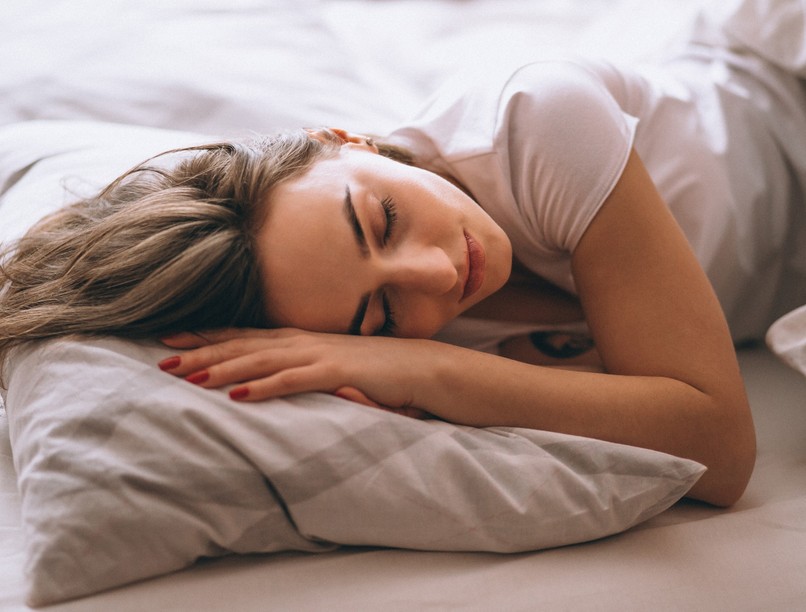 kevés alvás, hosszú alvás, pihenés