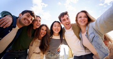 Ebben az életkorban vagyunk a legboldogabbak - és ekkor a legboldogtalanabbak