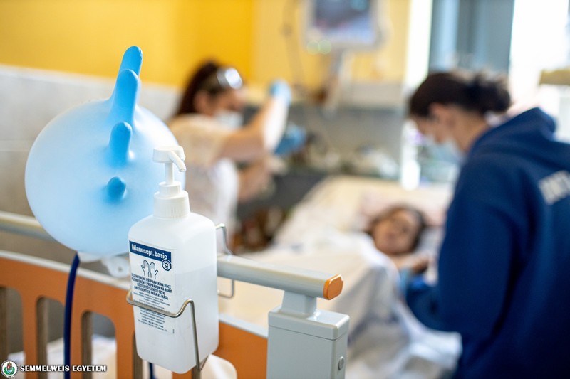 Felgyógyult a koronavírus-fertőzésből egy 7 éves kislány