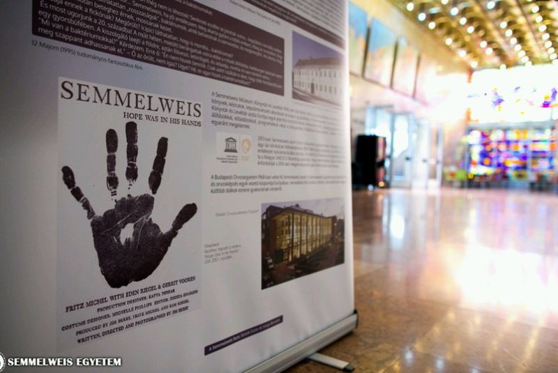 „Az orvos, aki világszerte megérinti az embereket” – Semmelweis Ikon kiállítás a NET-ben