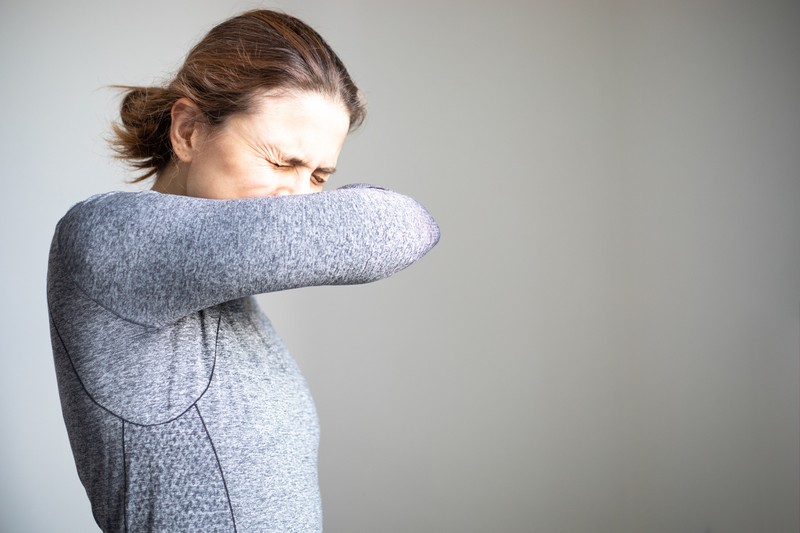 Itt a válasz arra, hogy veszélyes-e visszatartani a tüsszentést