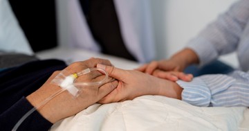 Édesapámat hazaküldték a kórházból, végstádiumban van - tudunk-e még bármit segíteni az állapotán? Az orvos válaszol