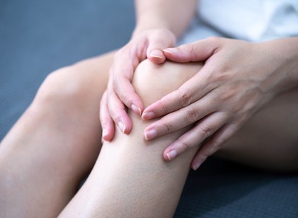 Térdfájdalom – mit lehet kezdeni a túlterhelés okozta fájdalommal? című cikk nyitóképe