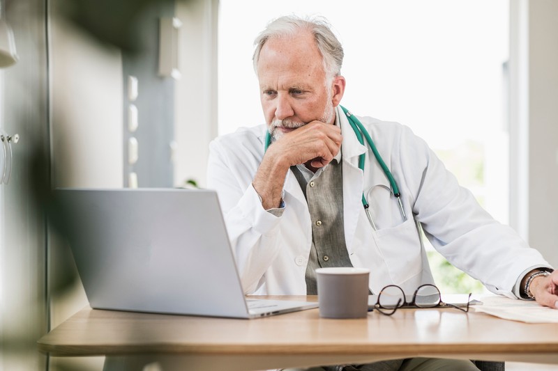 MOK: 4500 orvos helyezte letétbe szerződése felmondását