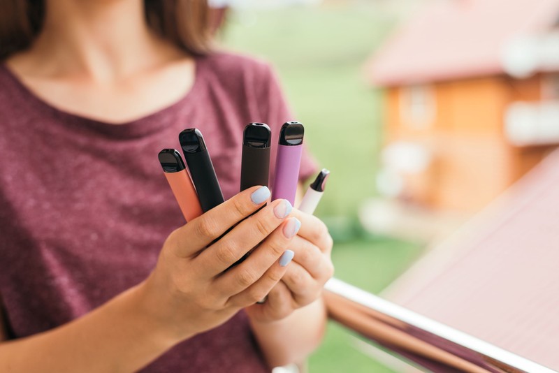 Nem csak nikotin van benne: mérgező fémeket találtak a népszerű e-cigarettákban