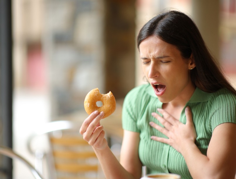 torkon akad falat félrenyelés teendő
