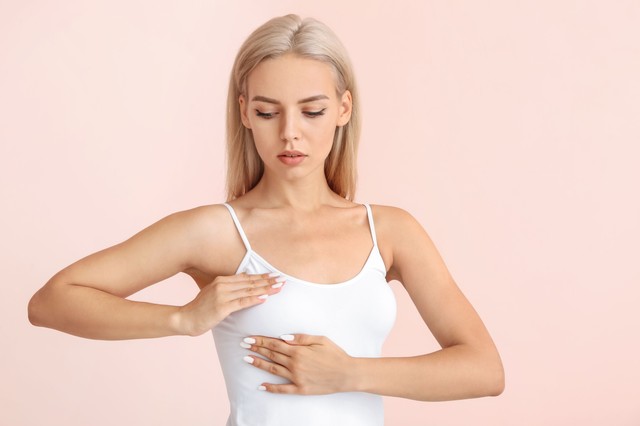 Sokan nem veszik komolyan, pedig a mellrák jele is lehet ez a tünet