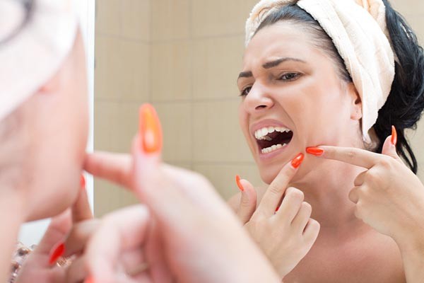 Ha a veszély háromszögben nyomkodjuk a pattanást, nagyobb bajt is okozhatunk.