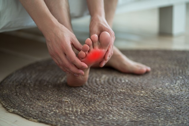 Mi jó talp-és sarokfájdalom ellen? Ezeket tegye enyhe és súlyos esetekben