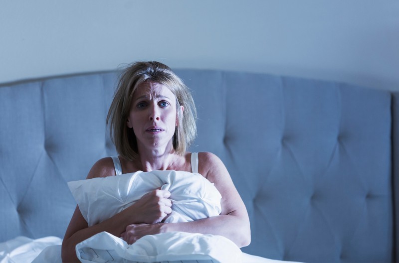 Fullad, szorong, stresszel éjjelente? Ez a betegség okozhatja